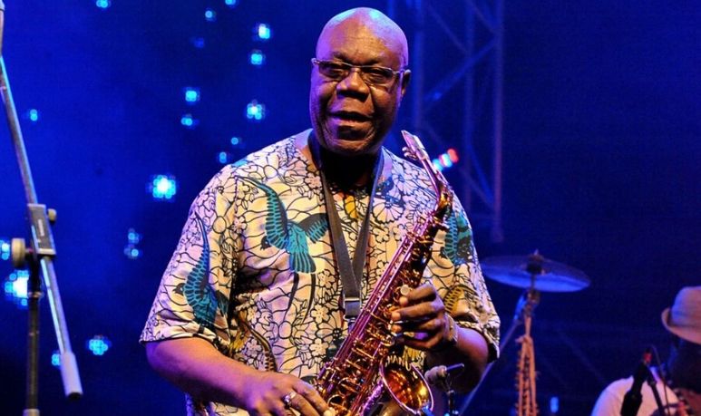 20-03-25-manu-dibango-decede-coronavirus-paris-crooner-radio