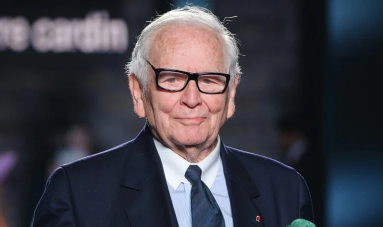 2020-30-12-pierre-cardin-couturier-décédé-98-ans-crooner-radio