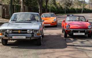 2022-05-24-rev-retrofit-tour-retrofuture-transformer-voiture-thermique-collection-en-voiture-electrique-crooner-radio-gentlemen-drivers