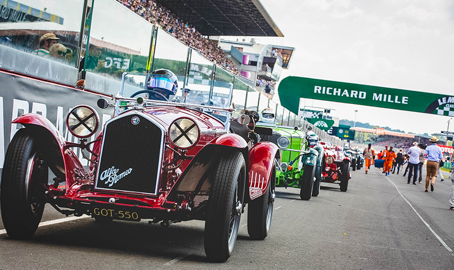 LE-MANS-CLASSIC-10-EME-EDITION-4-CV-RENAULT-CROONER-RADIO-IMG