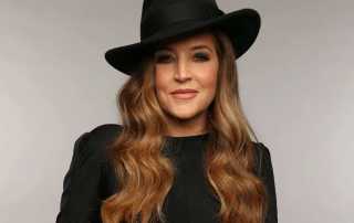 2022-01-13-lisa-marie-presley-fille-king-elvis-presley-hommage-decede-mort-rip-crooner-radio