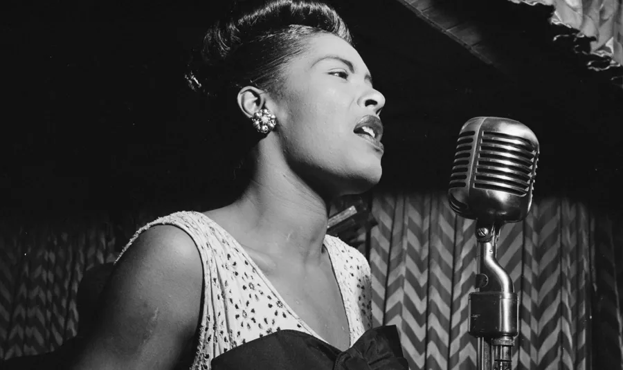 img-billie-holiday-biographie-carrière-musicale-discographie-crooner-radio