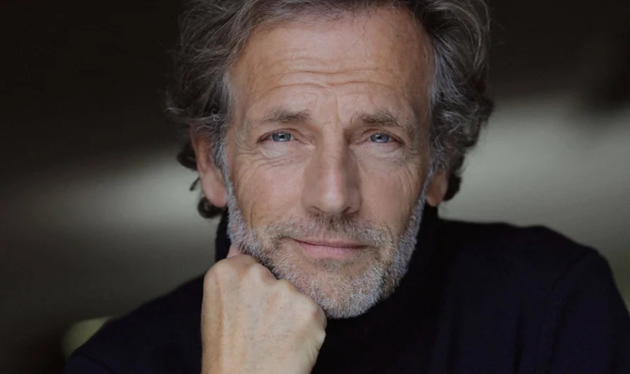 2024-02-27-img-stephane-freiss-cercle-des-poetes-disparus-theatre-antoine-crooner-radio