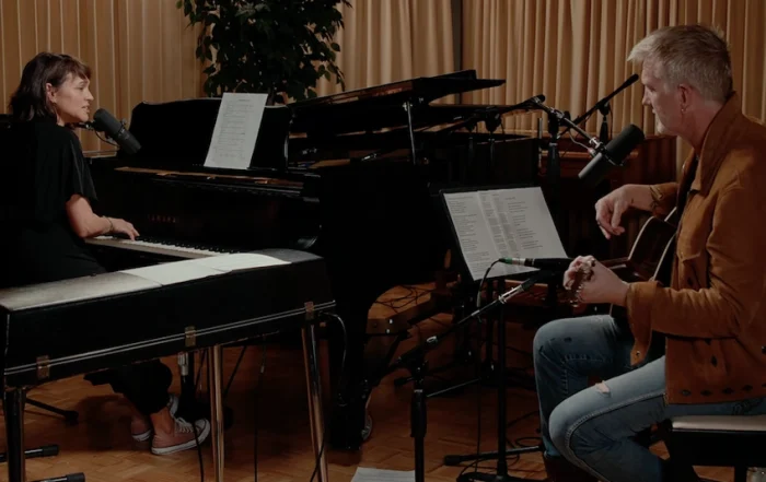 2026-03-25-img-norah-jones-josh-homme-something-stupid-reprise-cover-frank-nancy-sinatra-podcast-norah-jones-is-playing-along