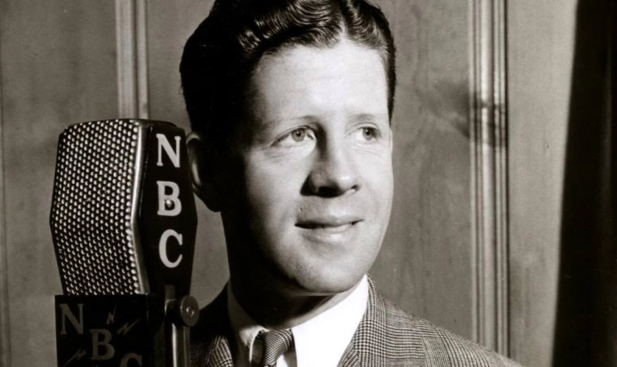 img-rudy-vallée-biographie-premier-crooner-radio-historique-du-monde-1920-annees-20-nbc-batman