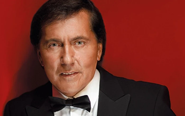 Portrait de Frank Michael en Smoking